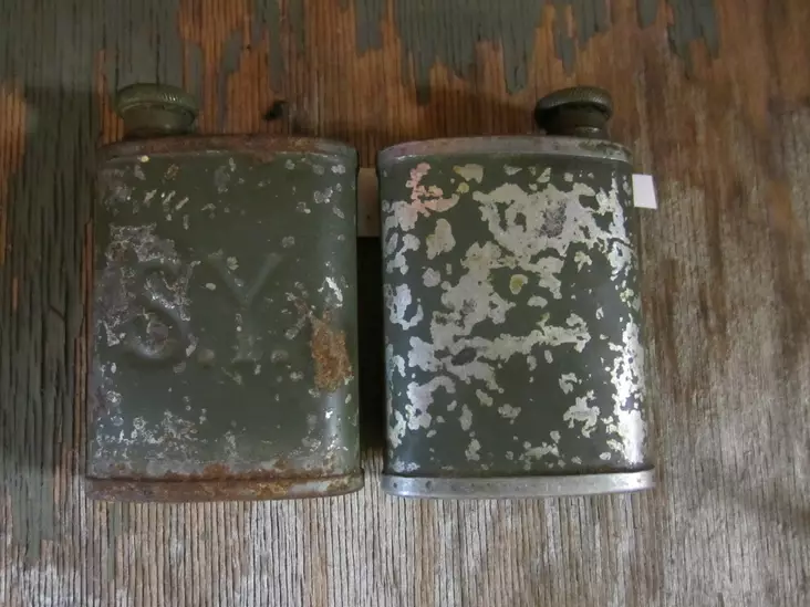 Suojeluskuntainyliesikunta aseöljypullo 1920-luku -31/34 - Keräily ja reenactment - 5600 - 1